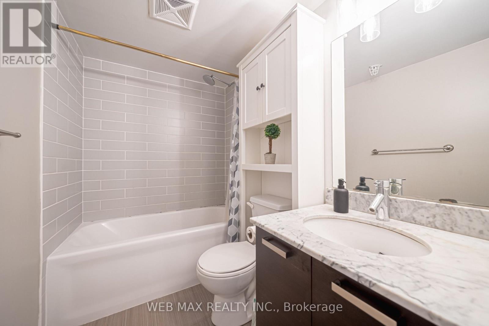 Apartment – 205 - 36 LISGAR STREET W, Toronto – photo 2