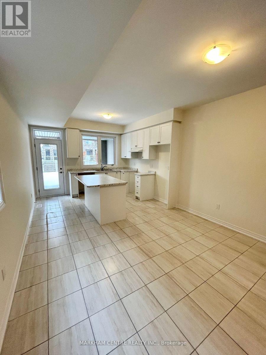 Row / Townhouse – 939 CROWSNEST HOLLOW, Pickering – photo 2
