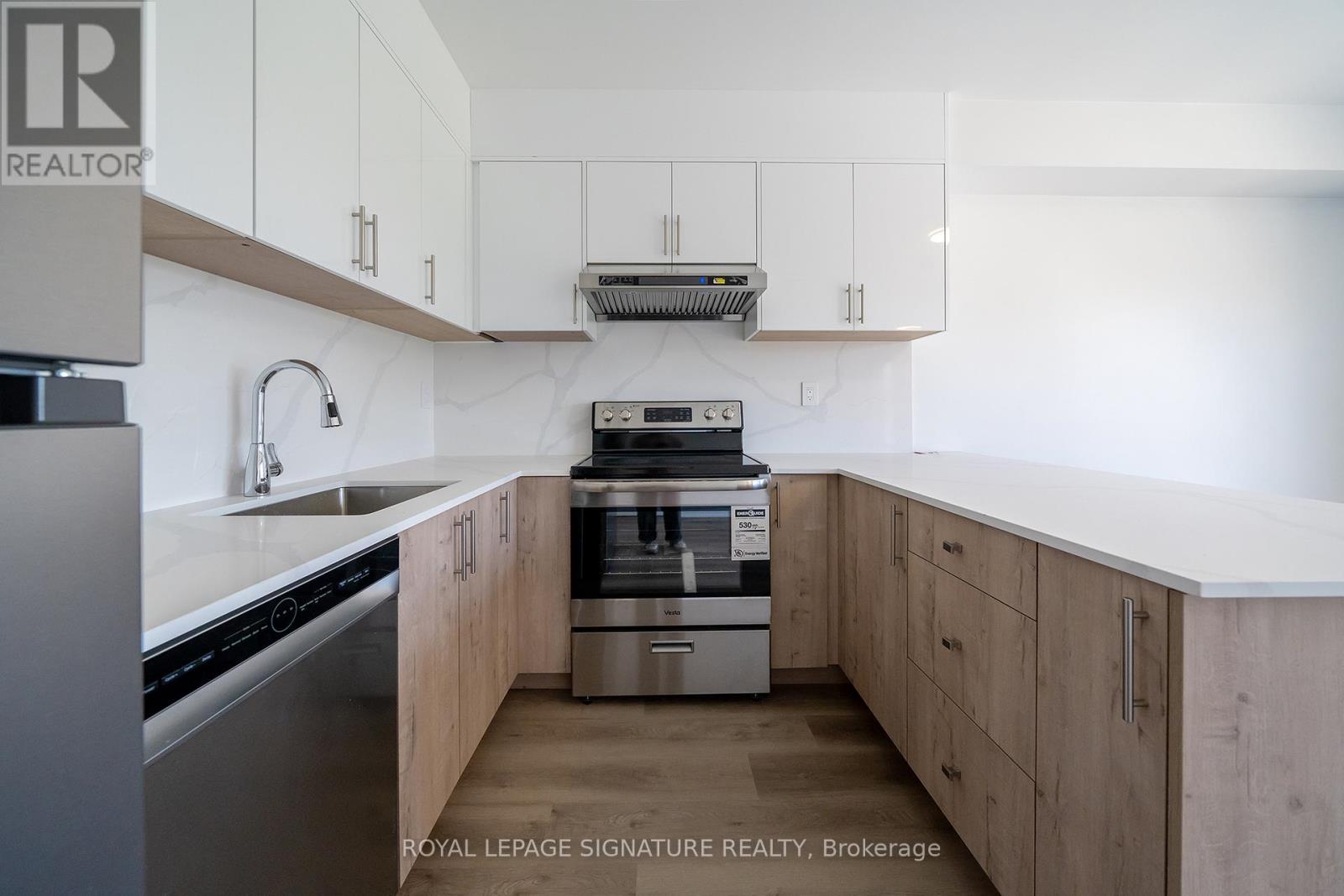 Fourplex – 4 - 2052 PHARMACY AVENUE, Toronto – photo 4