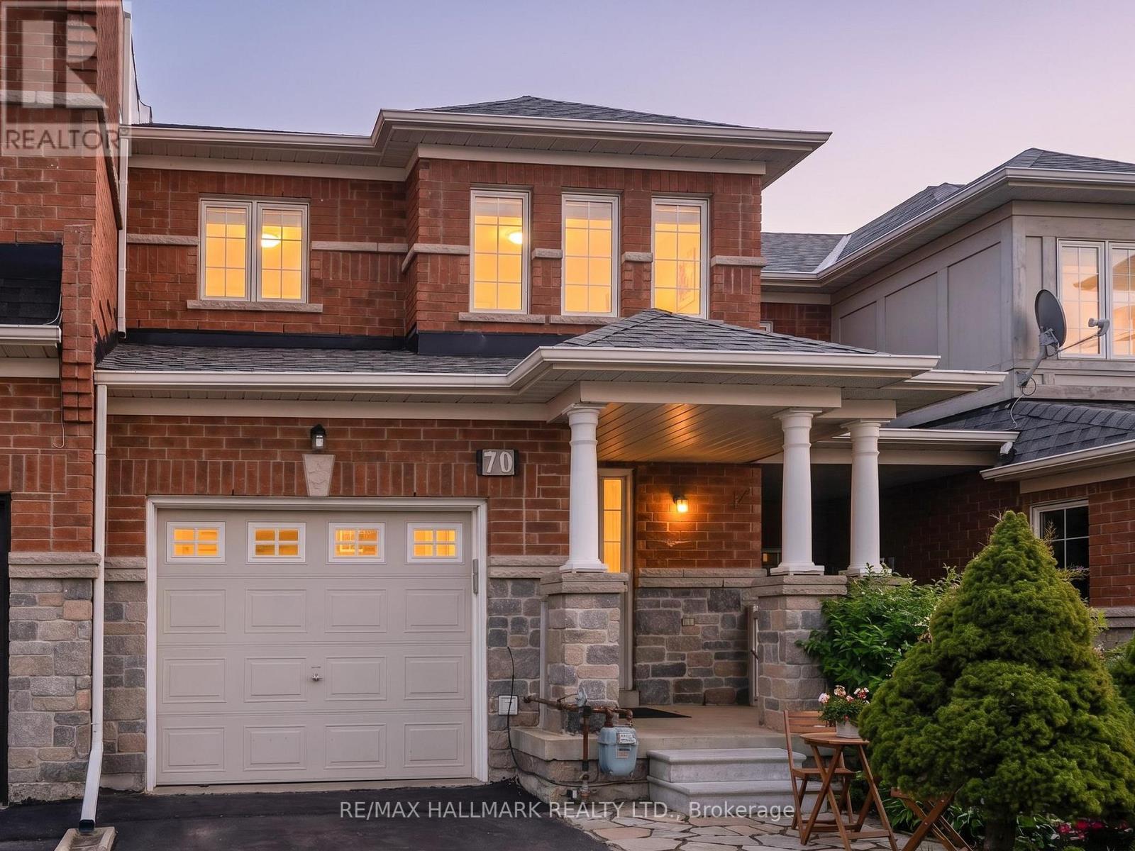 Row / Townhouse – 70 MAFFEY CRESCENT, Richmond Hill – photo 2