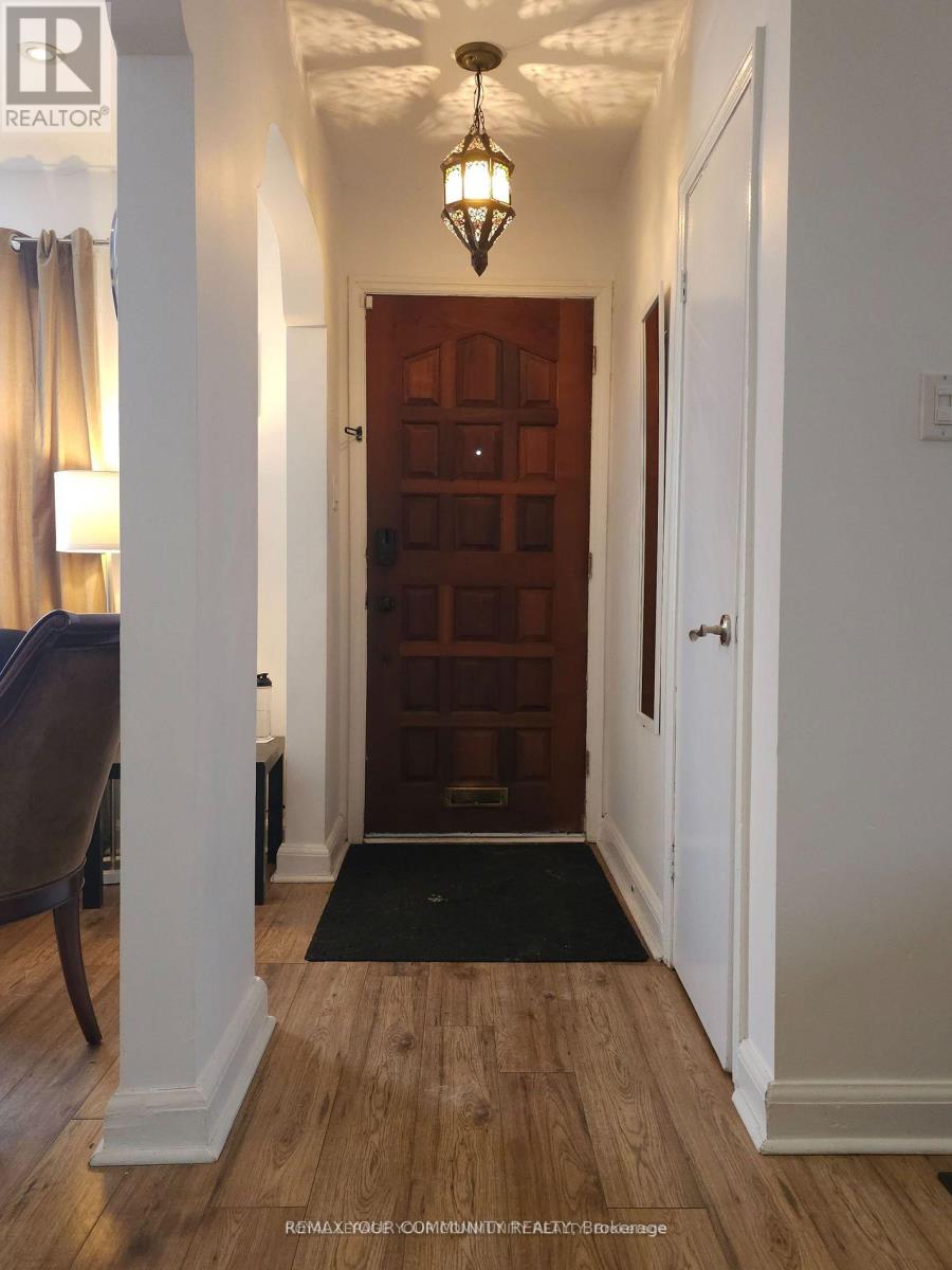 House – MAIN - 222 PATRICIA AVENUE, Toronto – photo 2