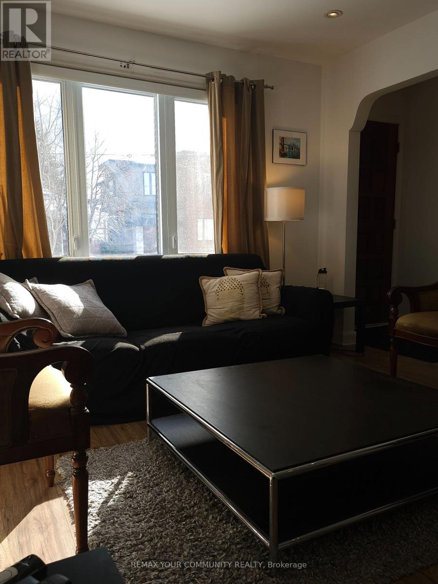 House – MAIN - 222 PATRICIA AVENUE, Toronto – photo 3