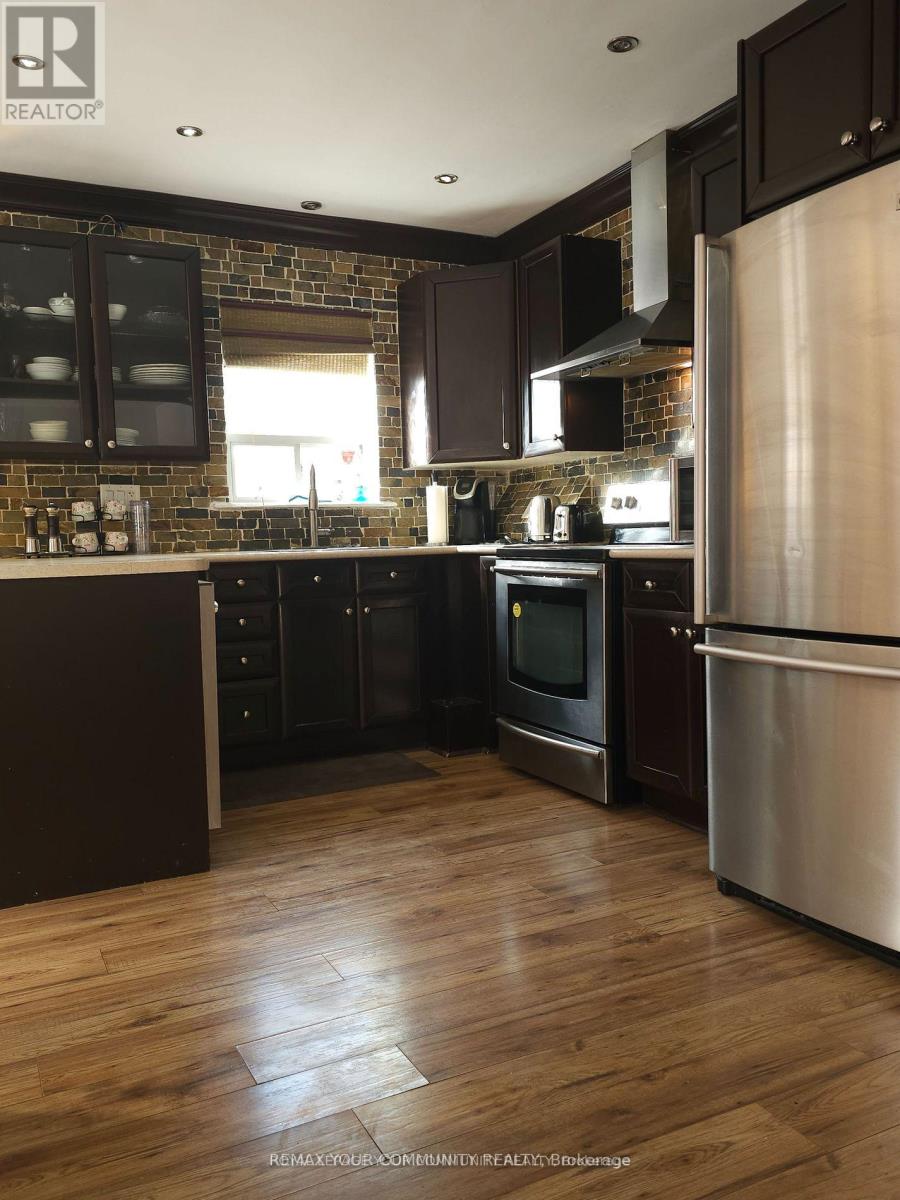 House – MAIN - 222 PATRICIA AVENUE, Toronto – photo 5