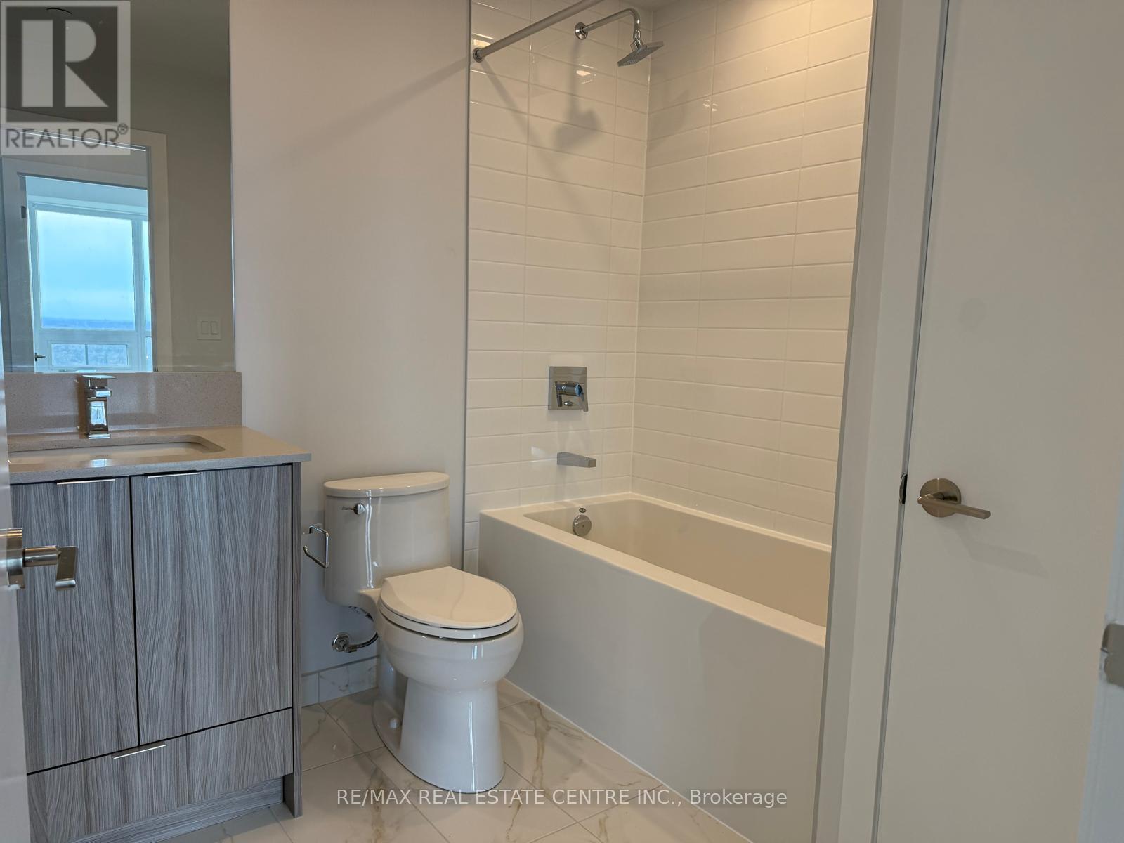 Apartment – 1007 - 430 SQUARE ONE DRIVE, Mississauga – photo 3