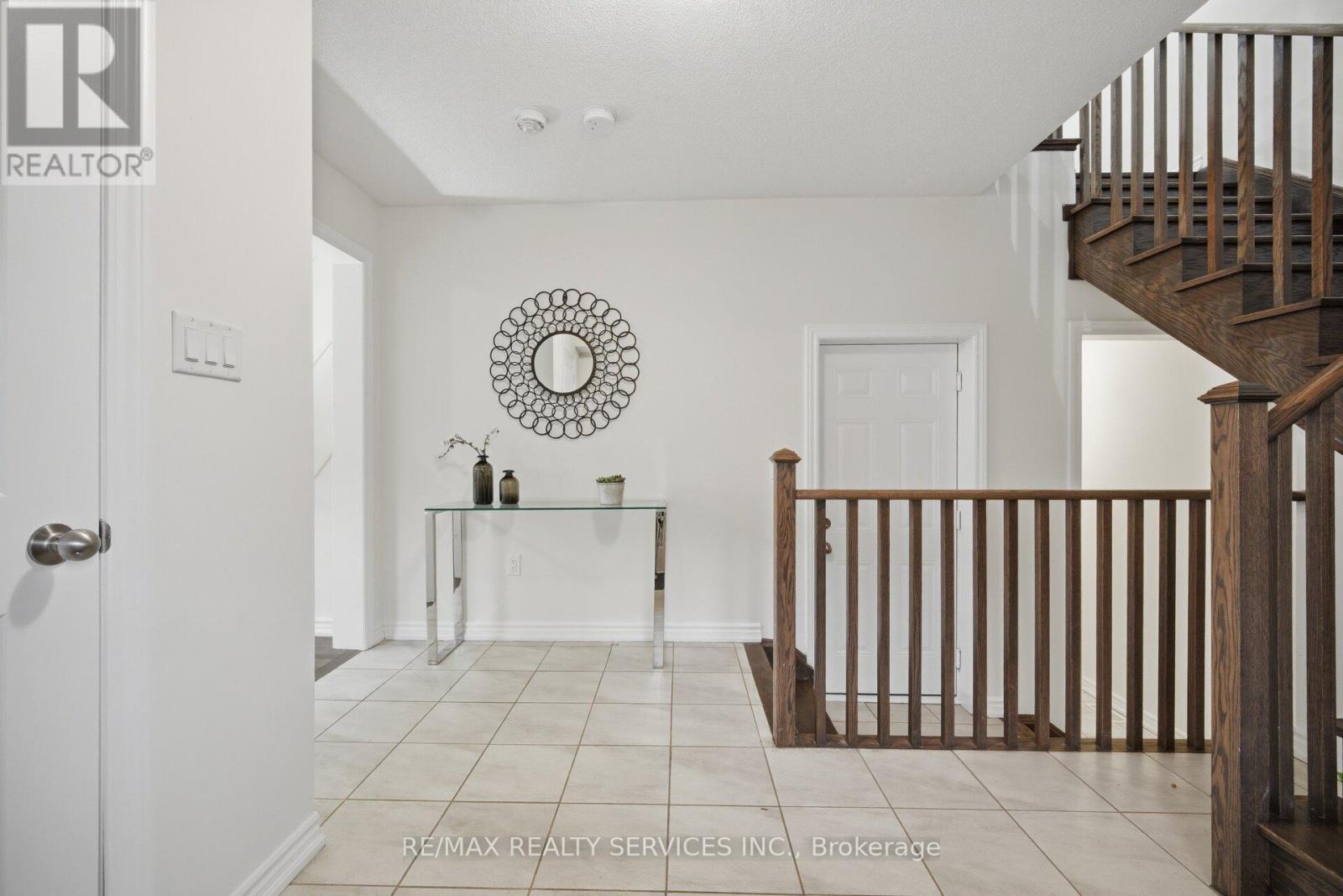 Row / Townhouse – 68 DONALD FICHT CRESCENT, Brampton – photo 4
