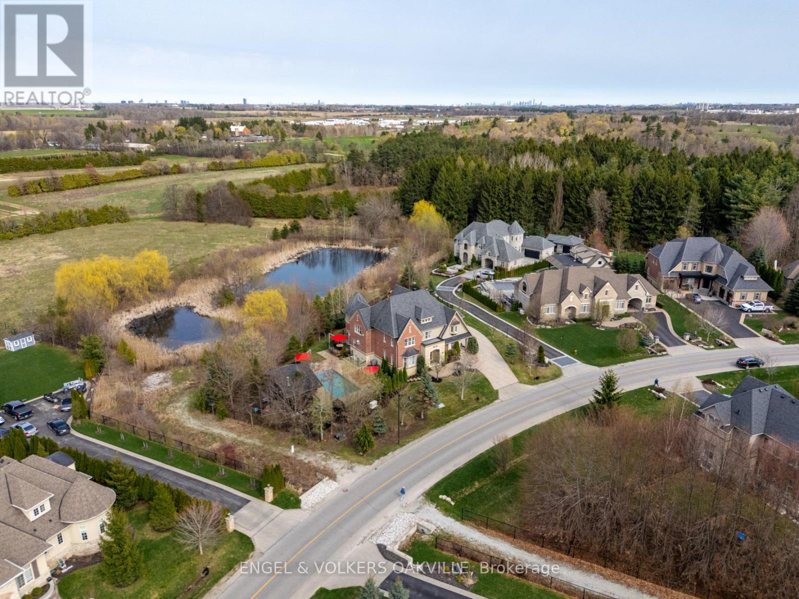House – 33 BARRACLOUGH BOULEVARD, Halton Hills – photo 3
