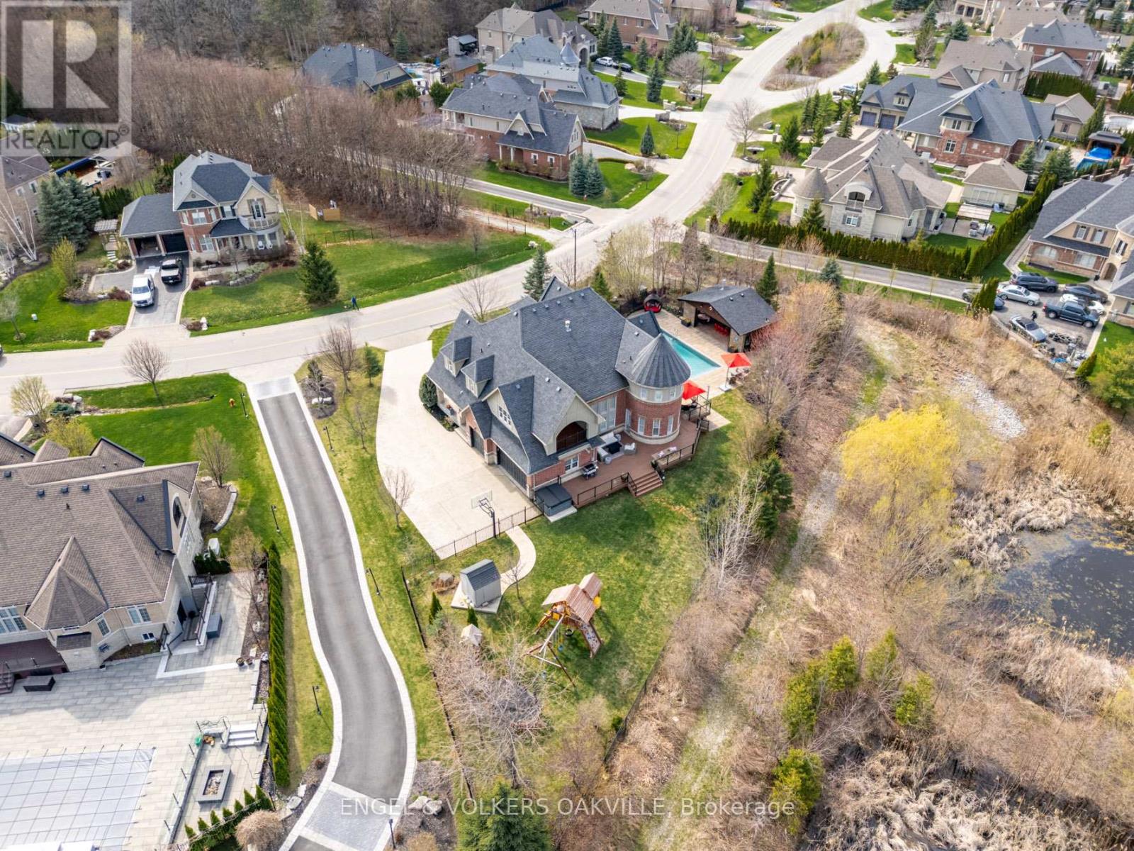 House – 33 BARRACLOUGH BOULEVARD, Halton Hills – photo 4