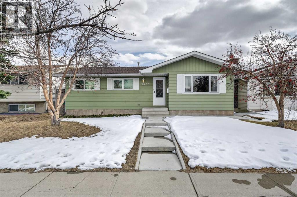 House for Sale in 5835 28 Avenue NE|Calgary, Alberta T1Y2E4