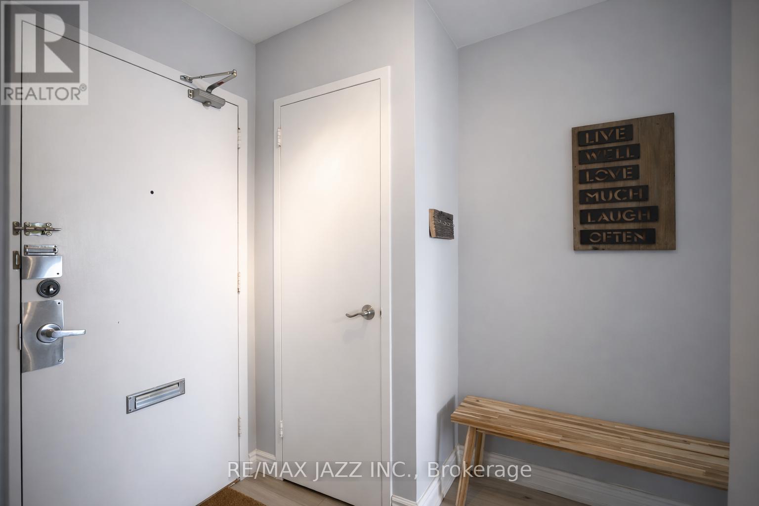 Apartment – 1008 - 10 PARKWAY FOREST DRIVE, Toronto – photo 2
