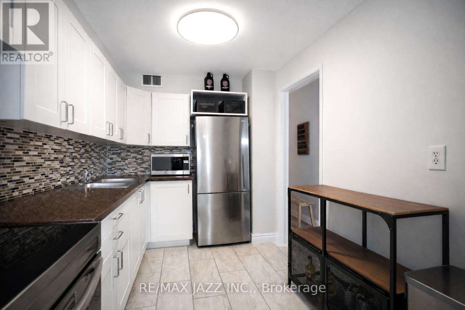 Apartment – 1008 - 10 PARKWAY FOREST DRIVE, Toronto – photo 4