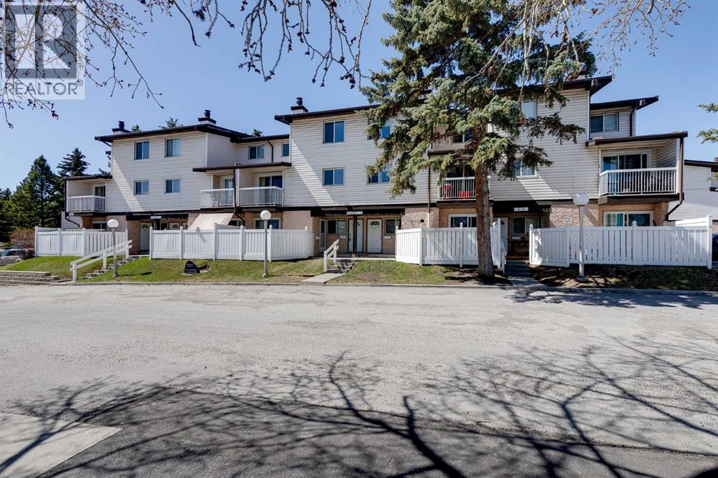 Row / Townhouse for Sale in 65, 3705 Fonda Way SE|Calgary, Alberta T2A6G9