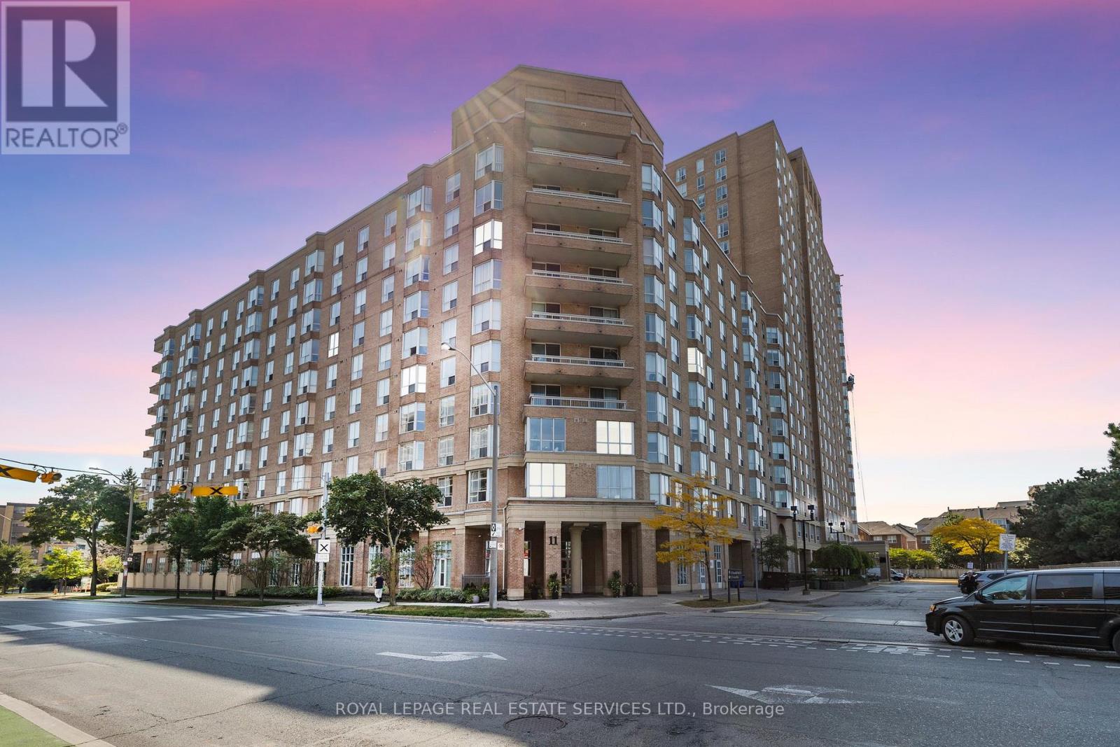 Apartment – 202 - 11 THORNCLIFFE PARK DRIVE, Toronto – photo 2