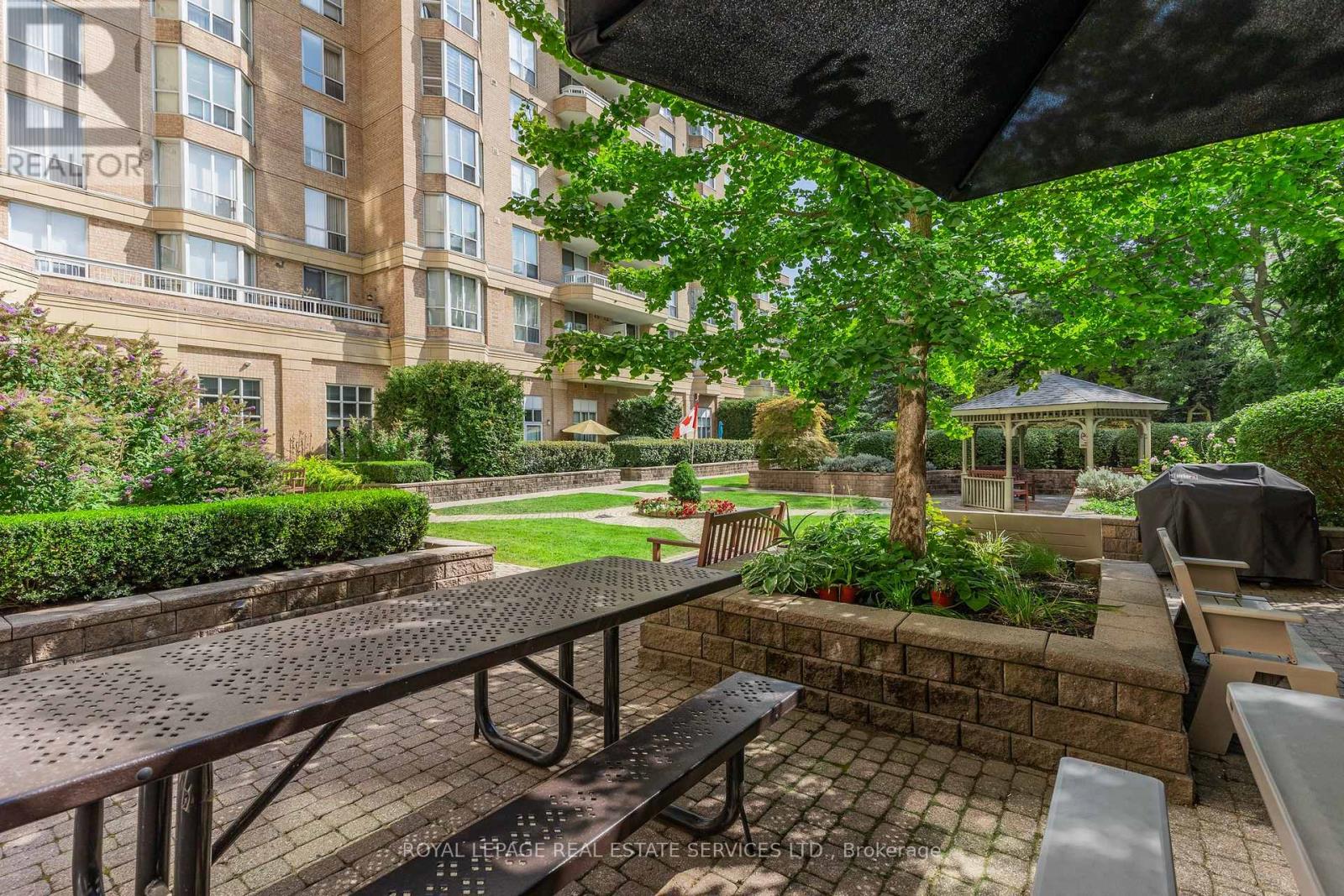 Apartment – 202 - 11 THORNCLIFFE PARK DRIVE, Toronto – photo 4