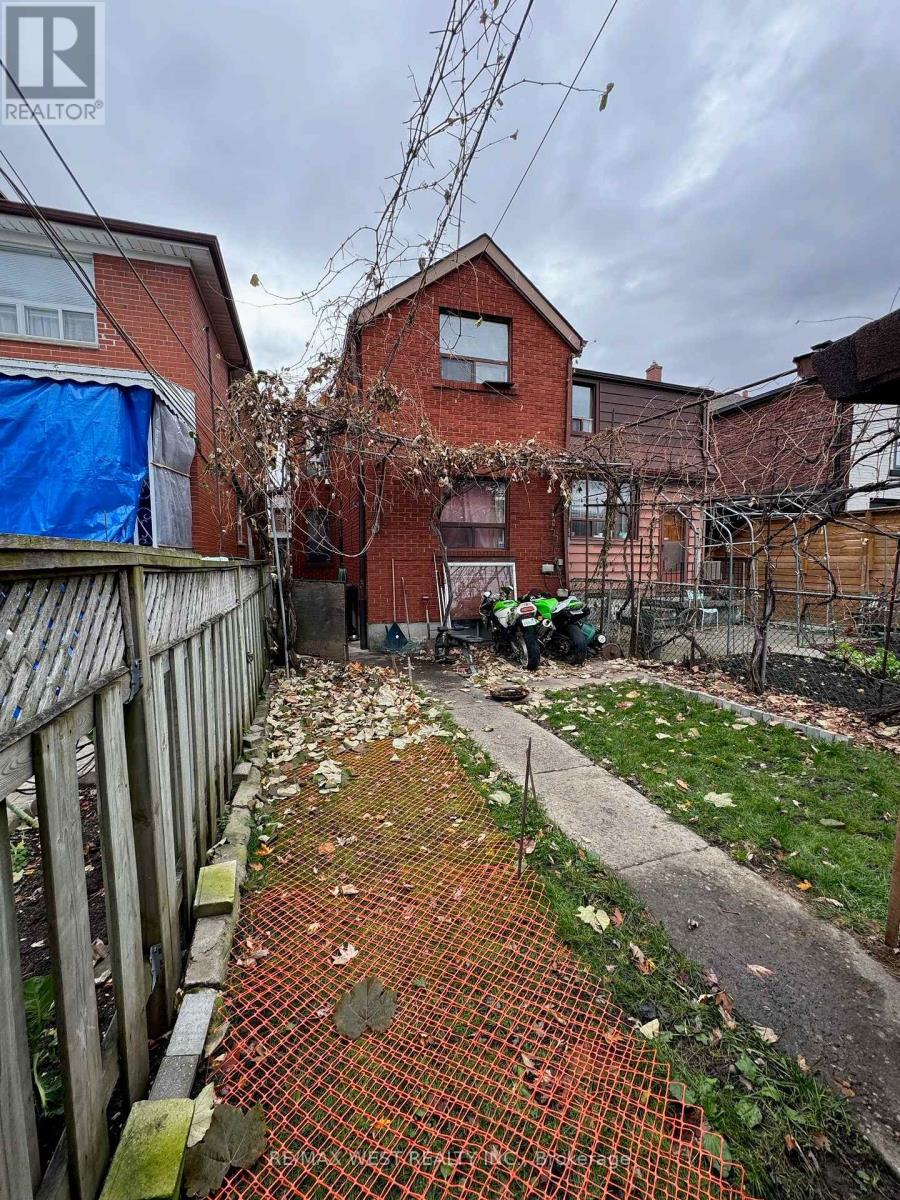 House – 407 CONCORD AVENUE, Toronto – photo 3