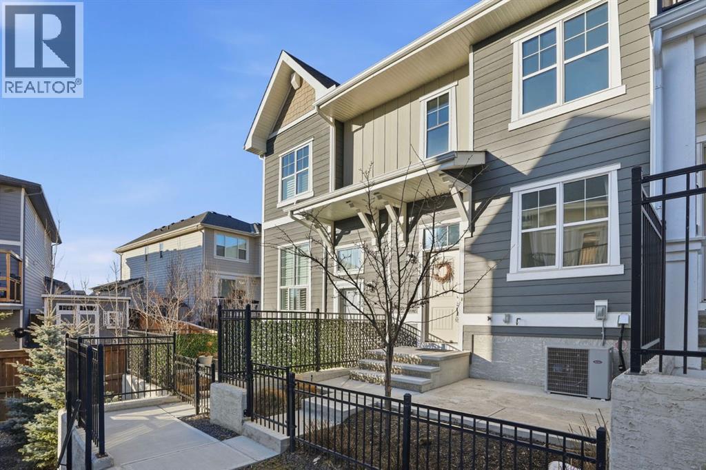 Row / Townhouse for Sale in 812 Cranbrook Walk SE|Calgary, Alberta T3M2V5