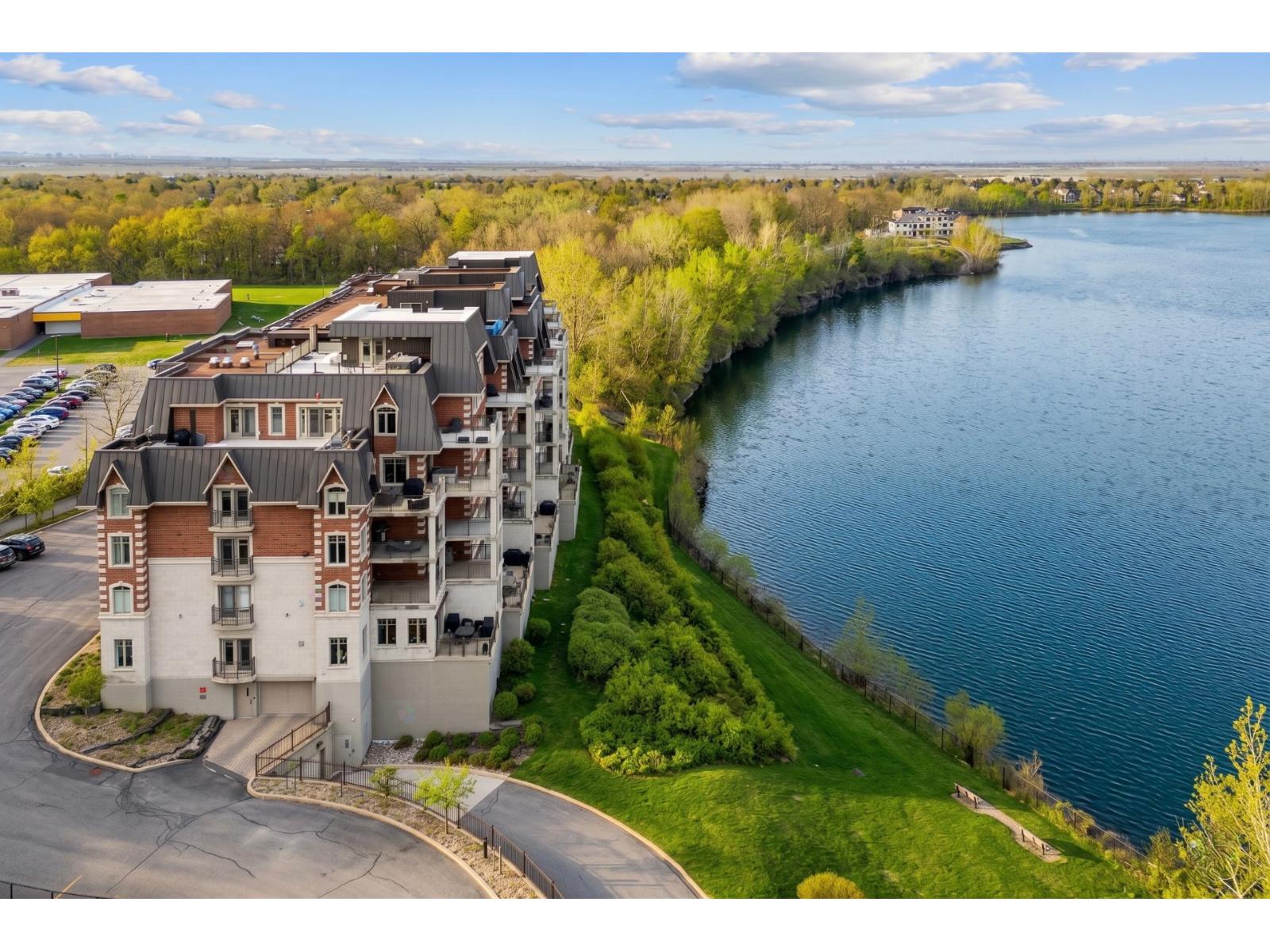303 Boul. Clairevue E., #2102, Saint-Bruno-de-Montarville, Quebec J3V0B2
