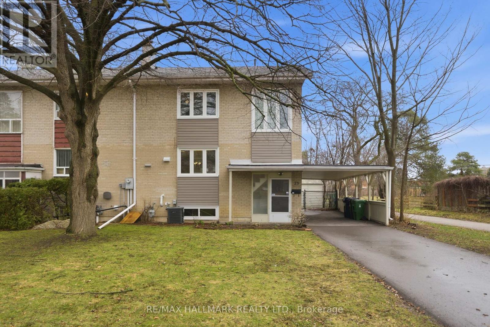 House – 28 LANGBOURNE PLACE, Toronto – photo 2