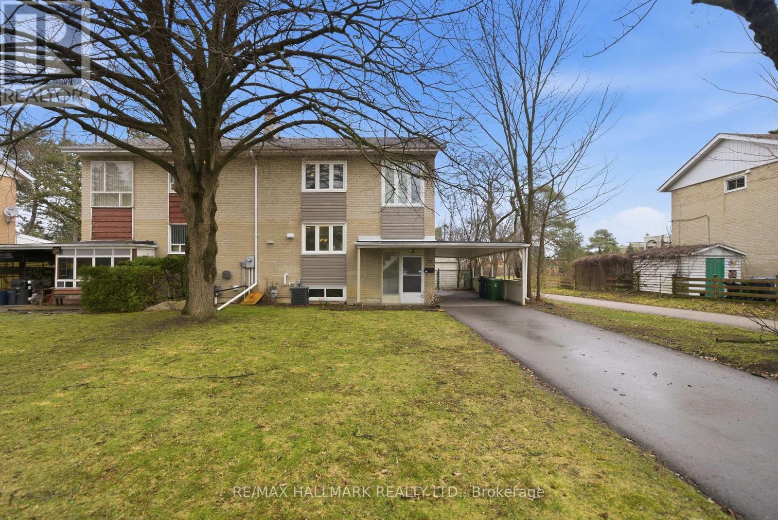 House – 28 LANGBOURNE PLACE, Toronto – photo 4