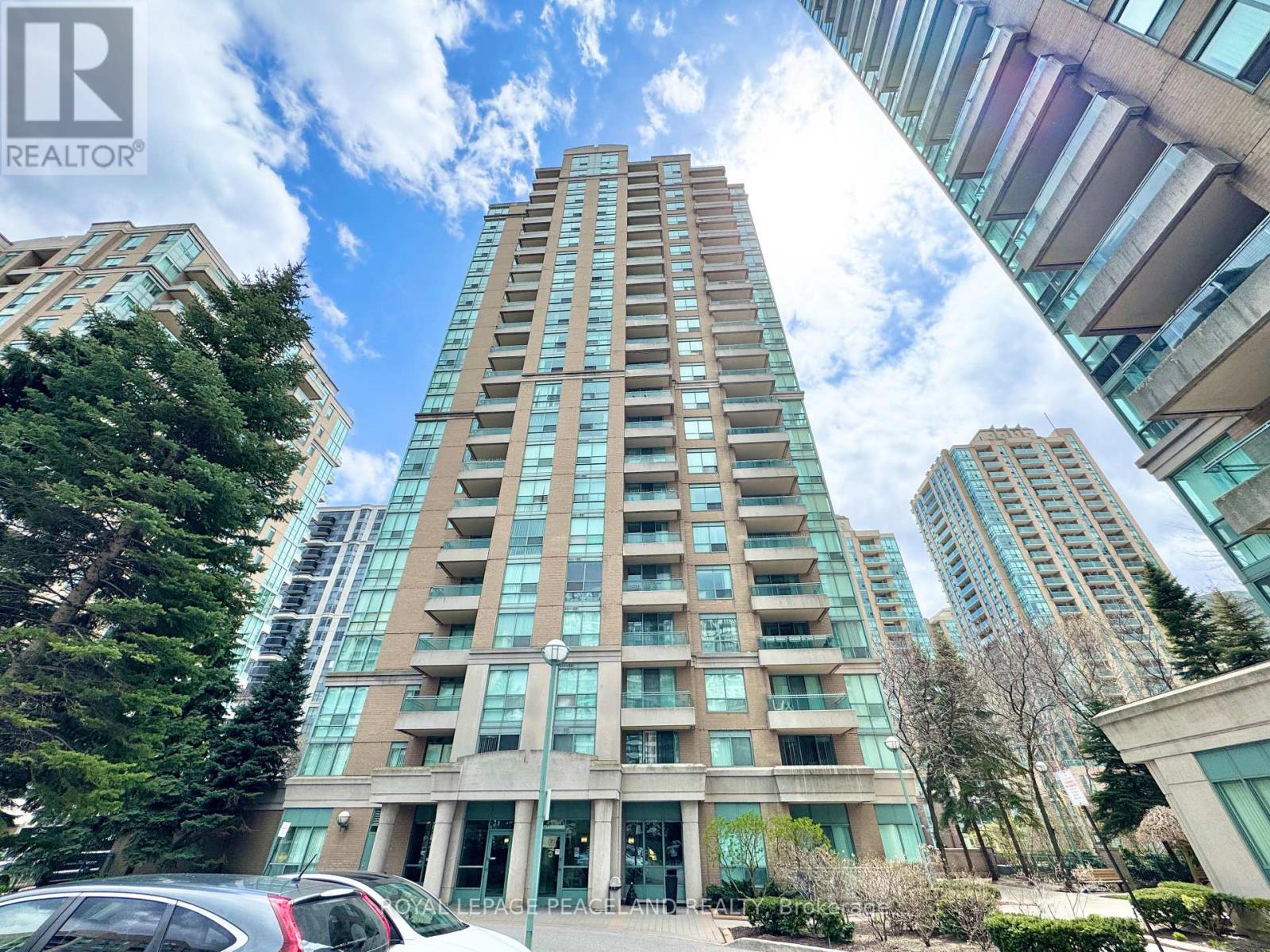 Apartment – 703 - 3 PEMBERTON AVENUE, Toronto – photo 1