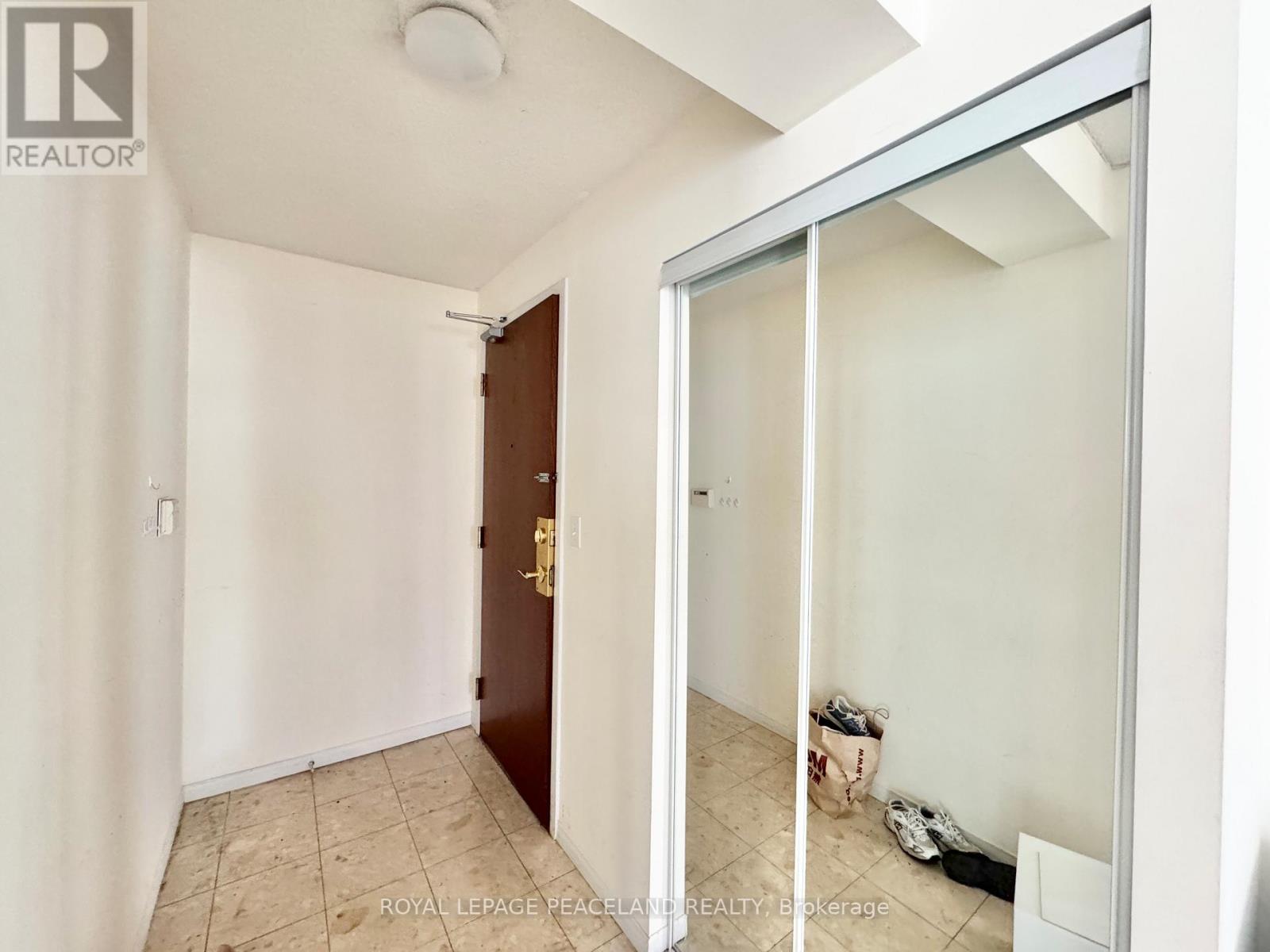 Apartment – 703 - 3 PEMBERTON AVENUE, Toronto – photo 2