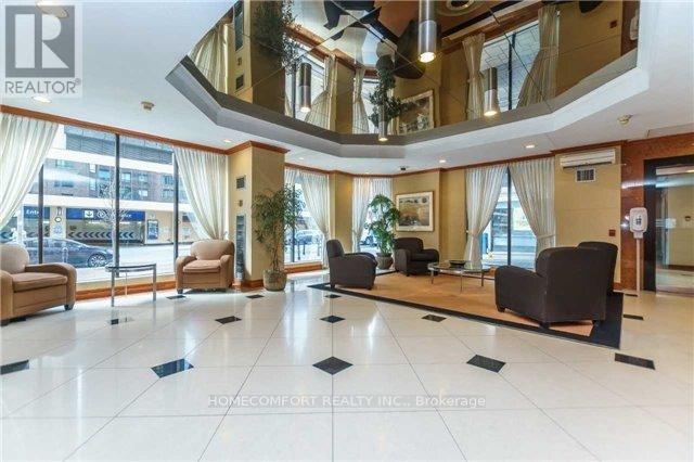 Apartment – 620 - 633 BAY STREET, Toronto – photo 2