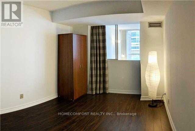 Apartment – 620 - 633 BAY STREET, Toronto – photo 4