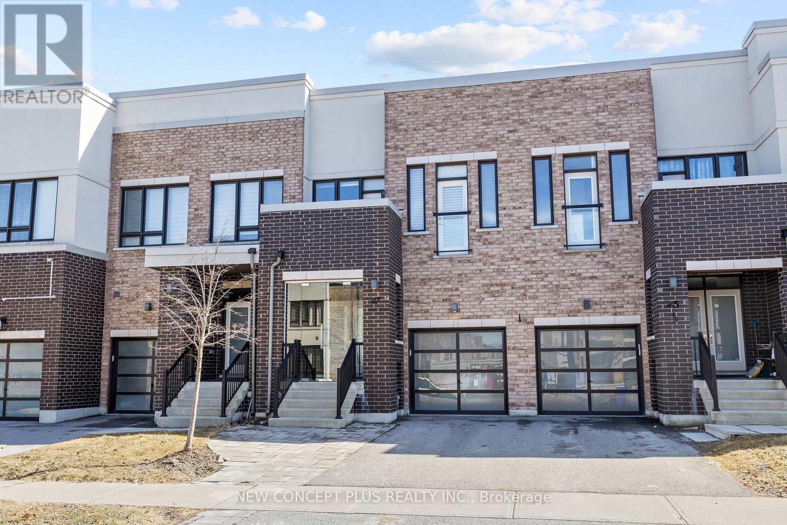 Row / Townhouse – 47 DARIOLE DRIVE, Richmond Hill