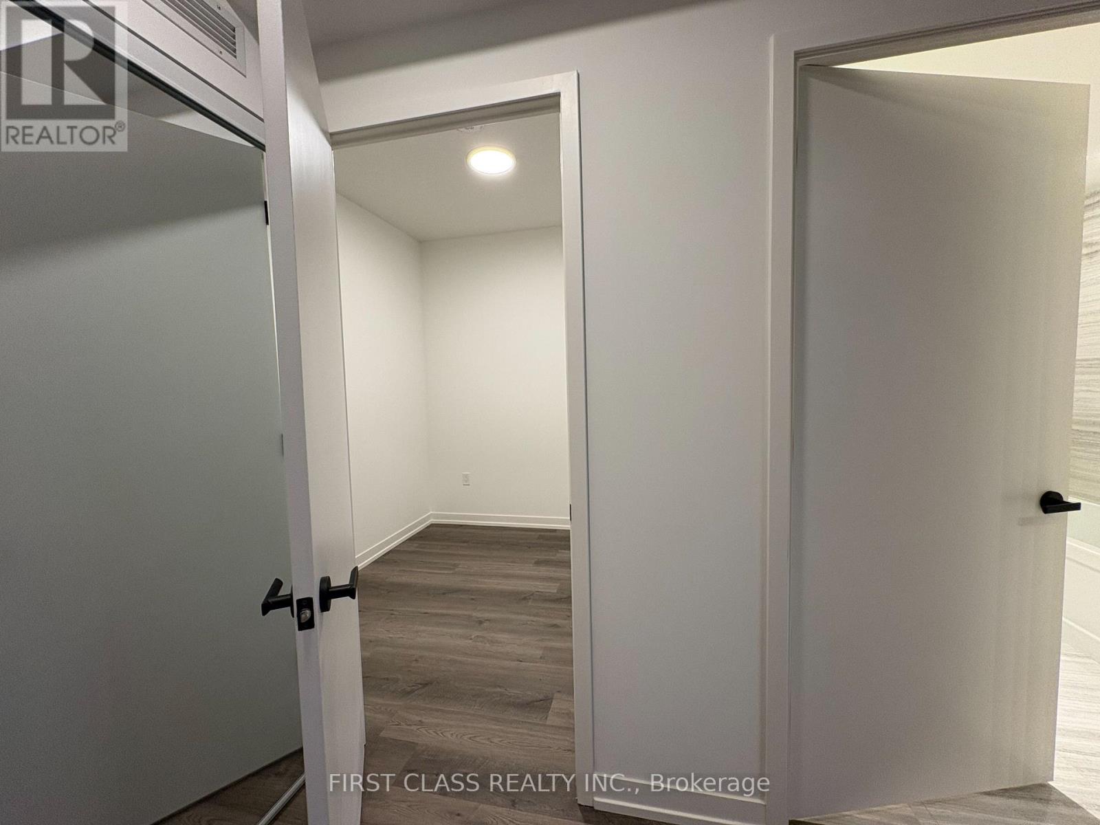 Apartment – 511 - 8 INTERCHANGE WAY, Vaughan – photo 2