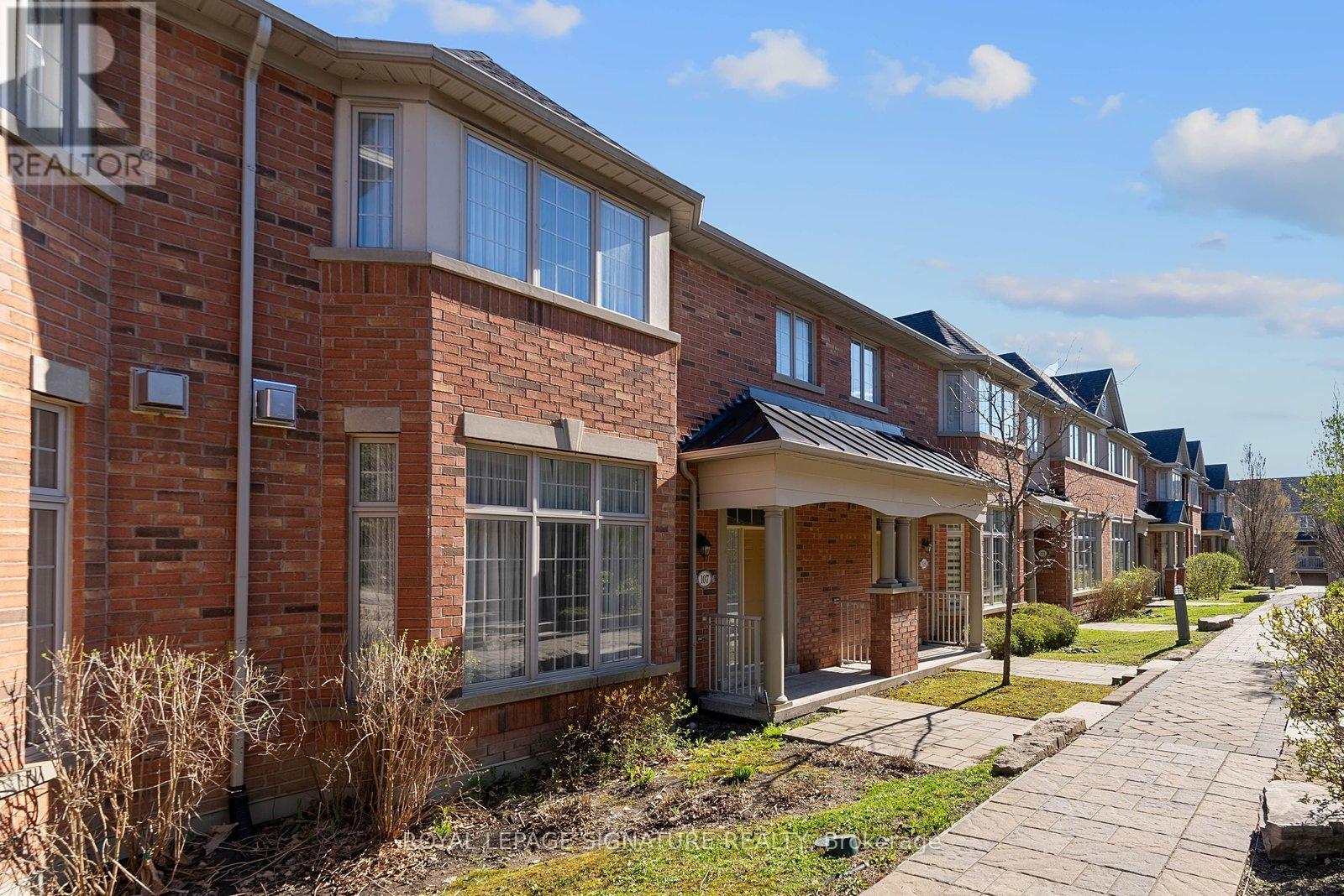 Row / Townhouse – 107 LEGENDS WAY, Markham – photo 2