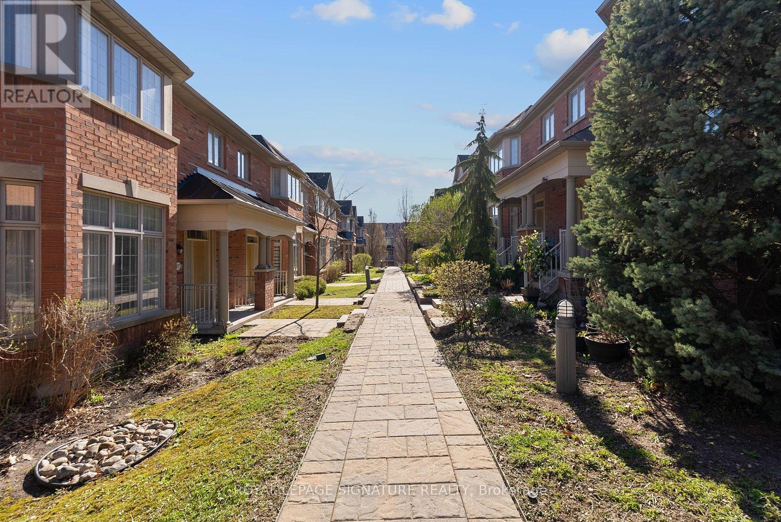 Row / Townhouse – 107 LEGENDS WAY, Markham – photo 3
