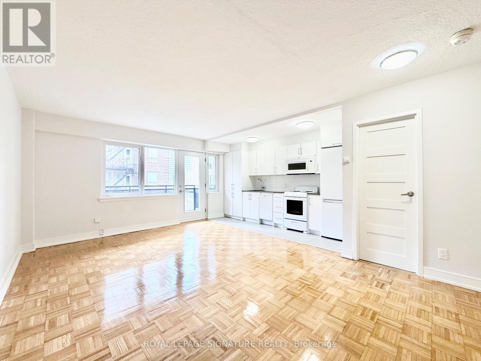 Apartment – 203 - 95 LAWTON BOULEVARD, Toronto – photo 1