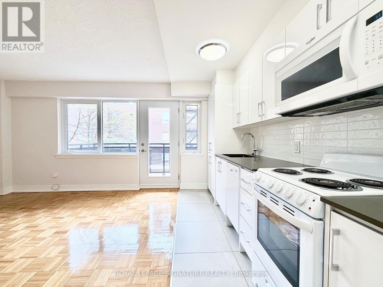 Apartment – 203 - 95 LAWTON BOULEVARD, Toronto – photo 5