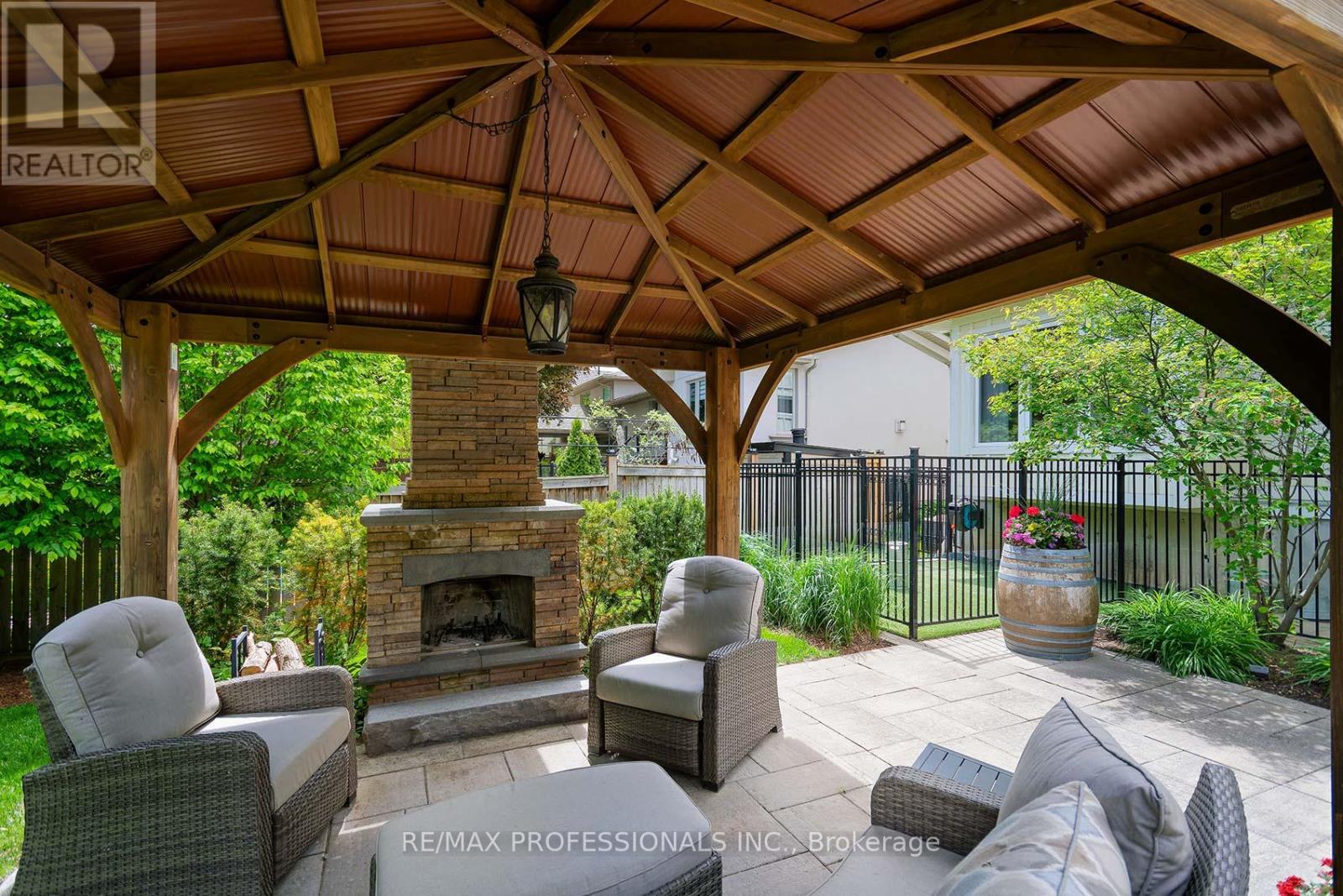 House – 321 WENDY LANE, Oakville – photo 3
