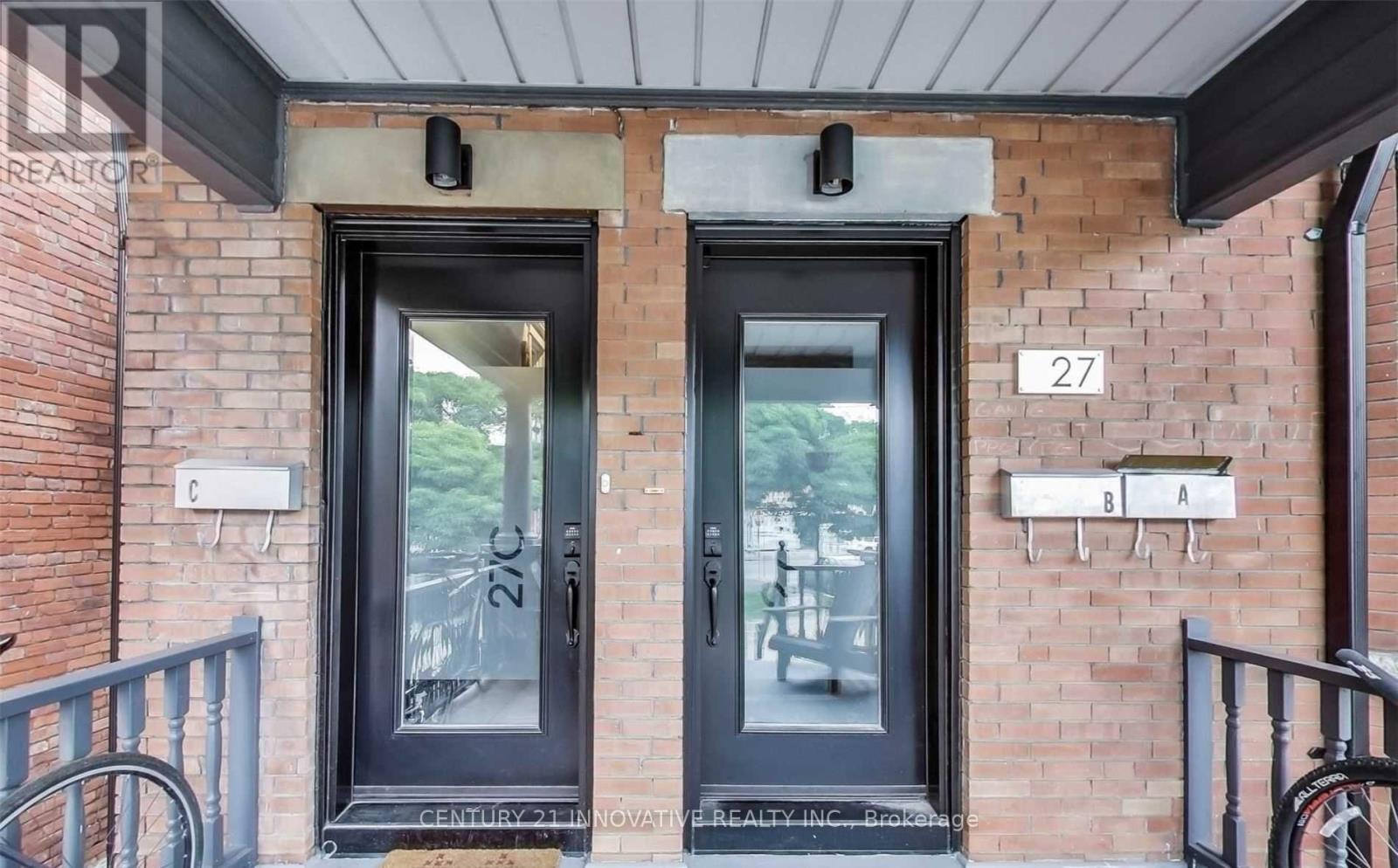 House – C (UPPER) - 27 ST JOHNS ROAD, Toronto – photo 2