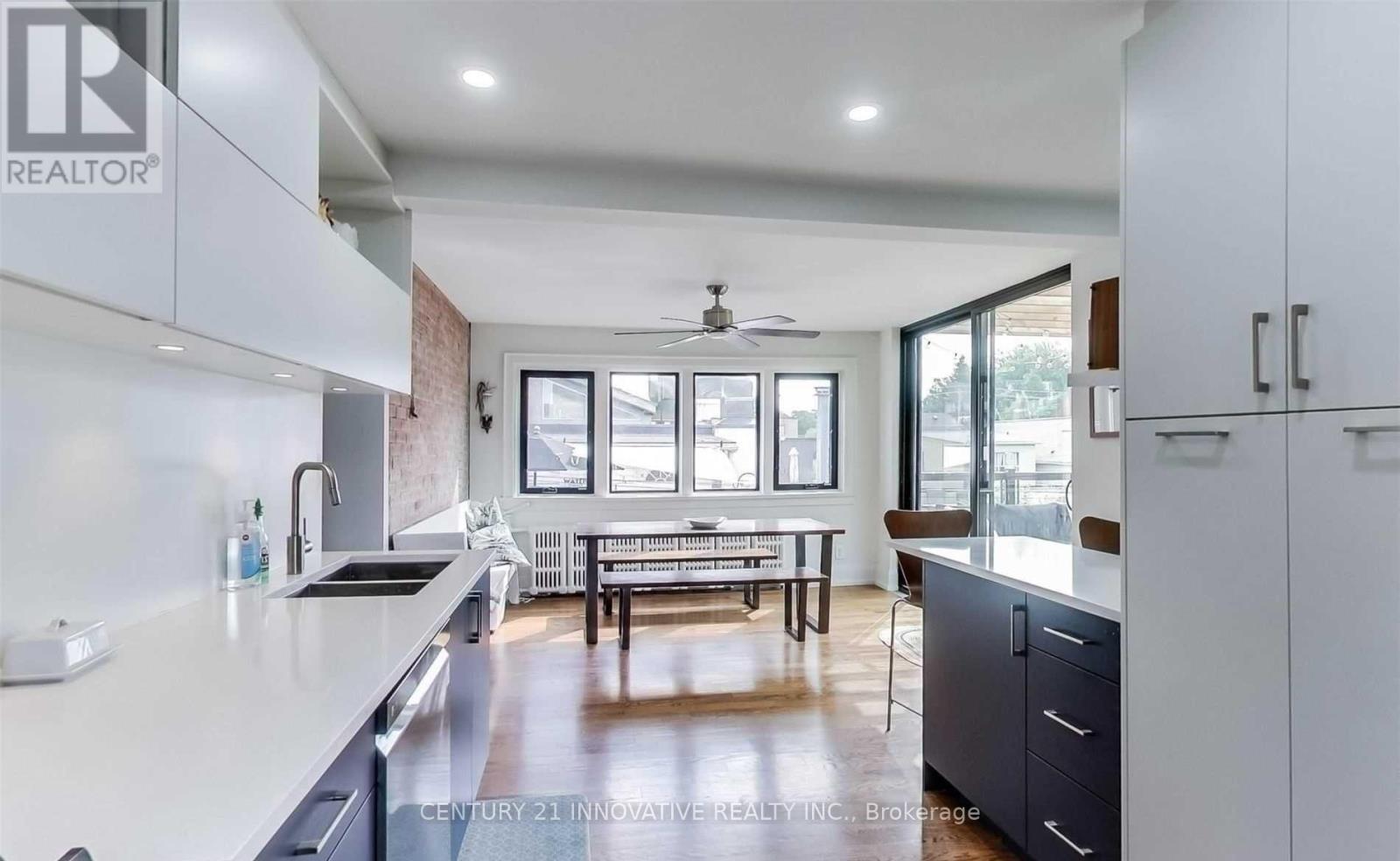 House – C (UPPER) - 27 ST JOHNS ROAD, Toronto – photo 3