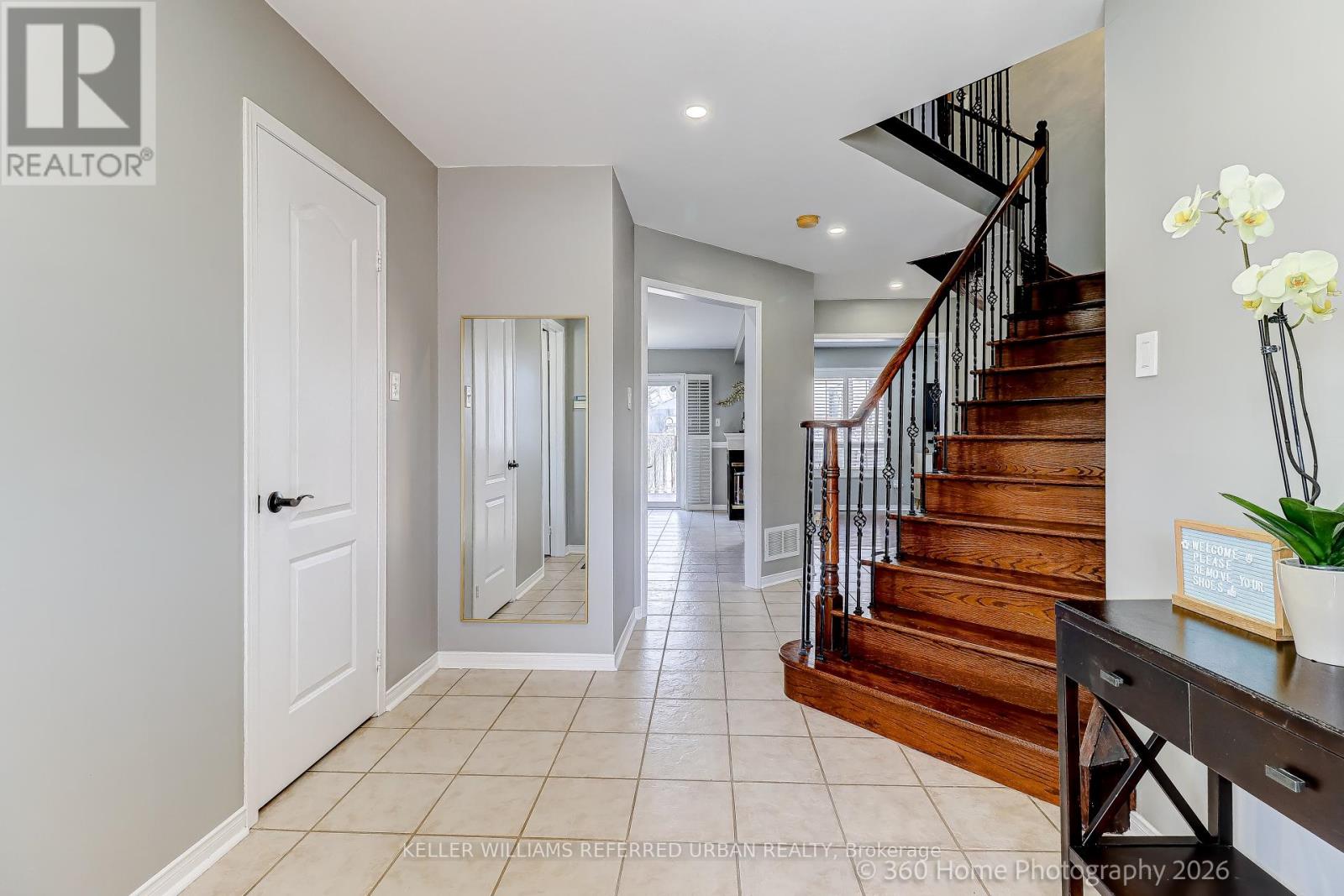 House – 4 WOODVALLEY DRIVE, Brampton – photo 3