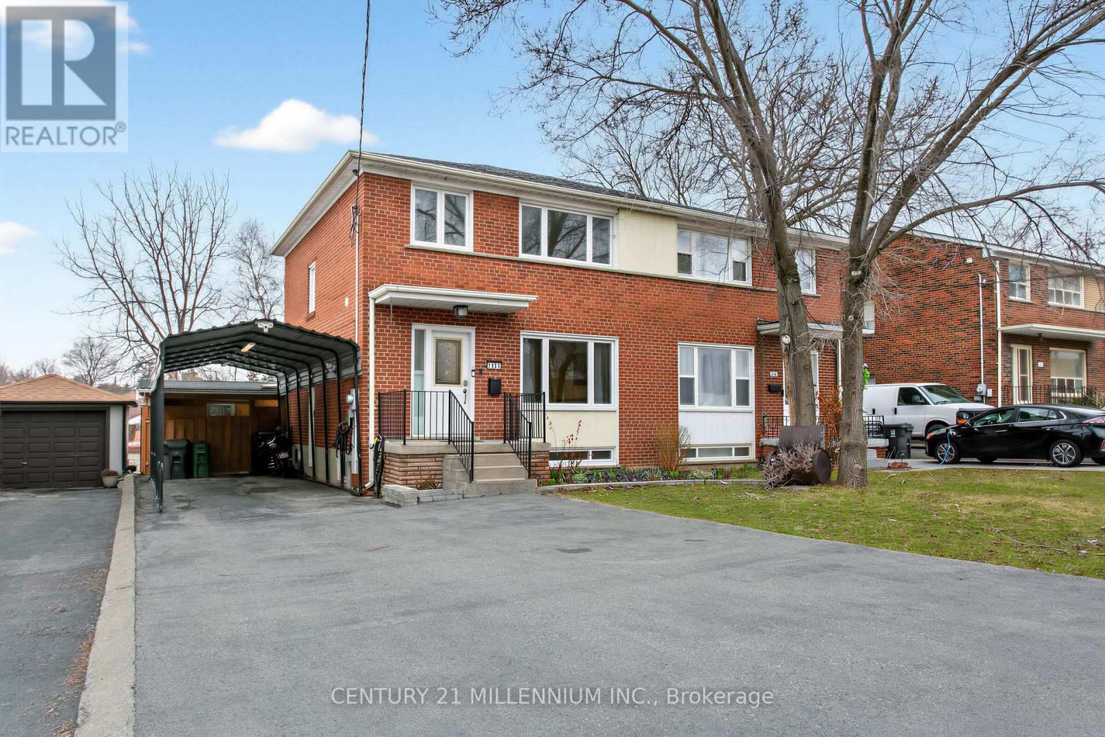 House – 1426 WILSON AVENUE, Toronto – photo 2