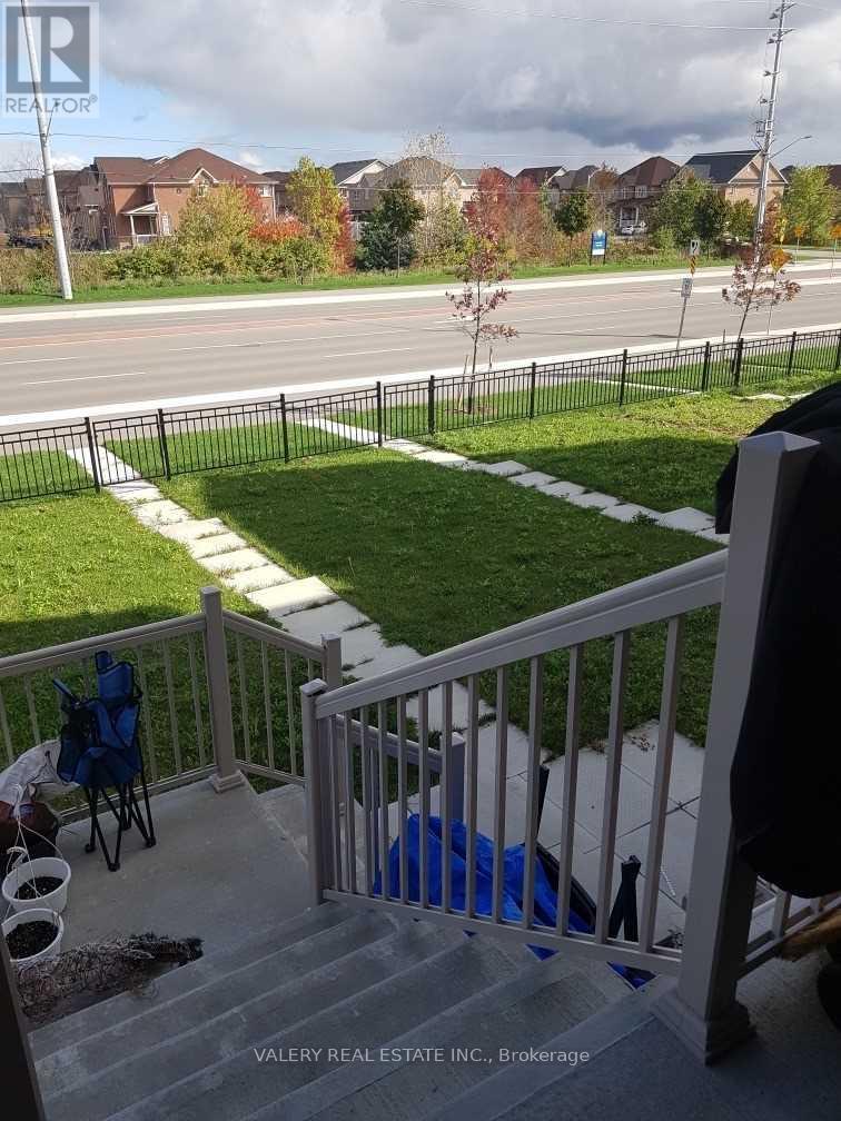 House – 124 GOLDEN SPRINGS DRIVE, Brampton – photo 3