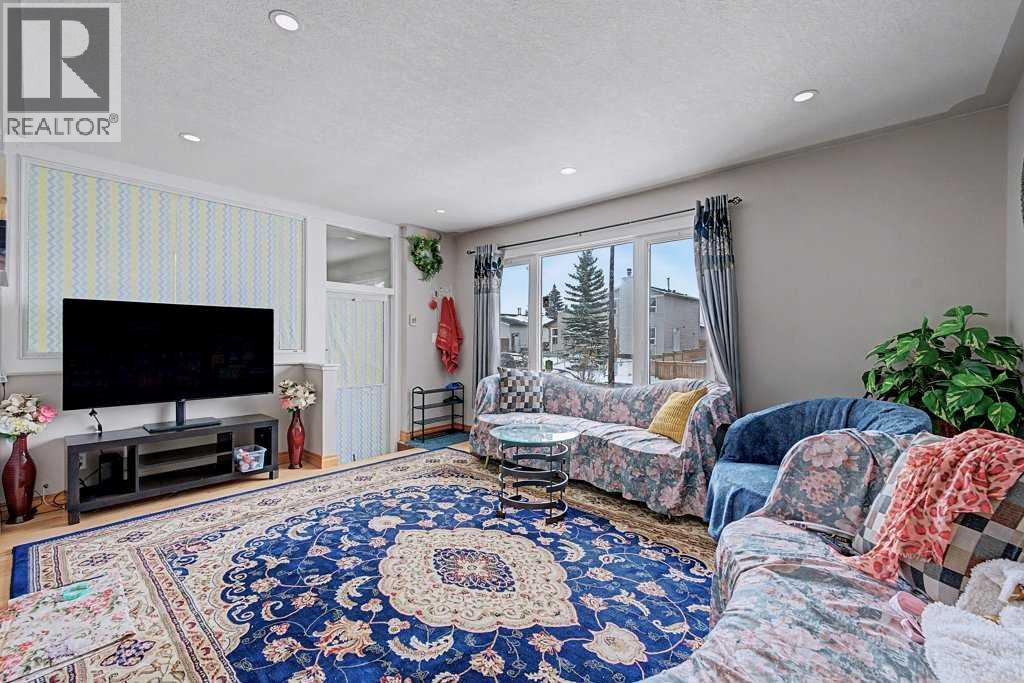 Duplex for Sale in 38 Whitman Close NE|Calgary, Alberta T1Y4h4 3