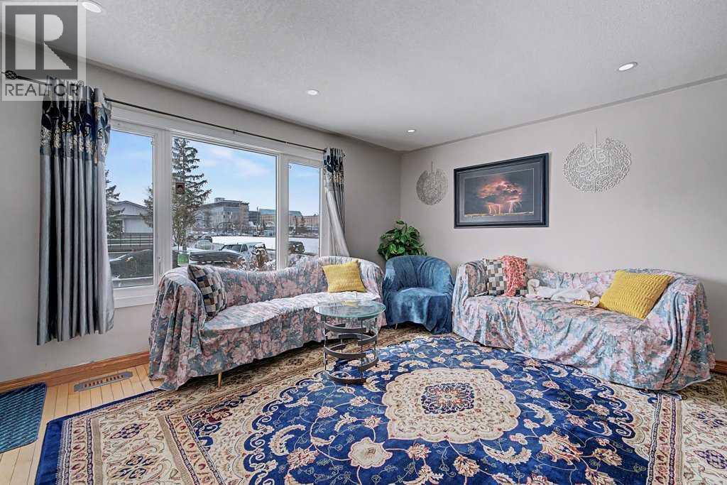 Duplex for Sale in 38 Whitman Close NE|Calgary, Alberta T1Y4h4 5
