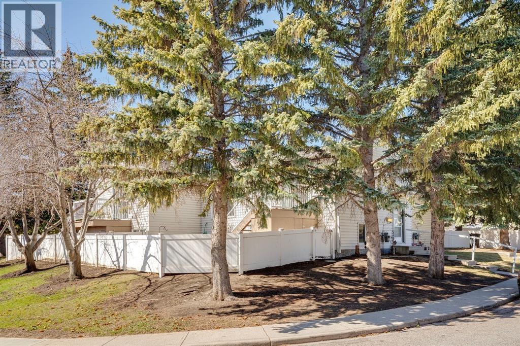 Row / Townhouse for Sale in 117 Sabrina Way SW|Calgary, Alberta t2w4j4 3