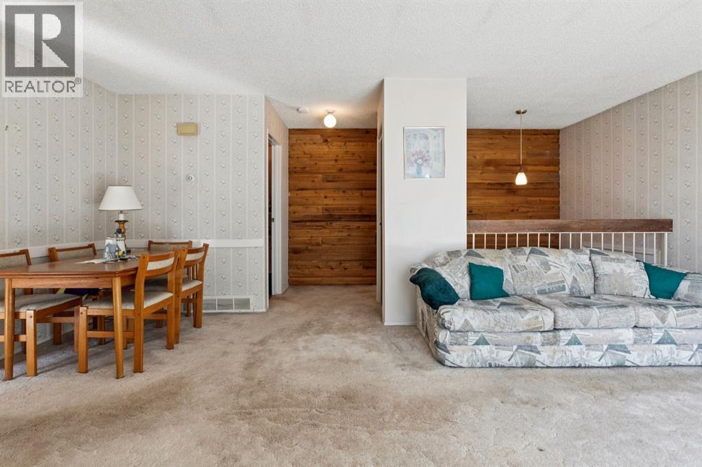 Row / Townhouse for Sale in 117 Sabrina Way SW|Calgary, Alberta t2w4j4 4
