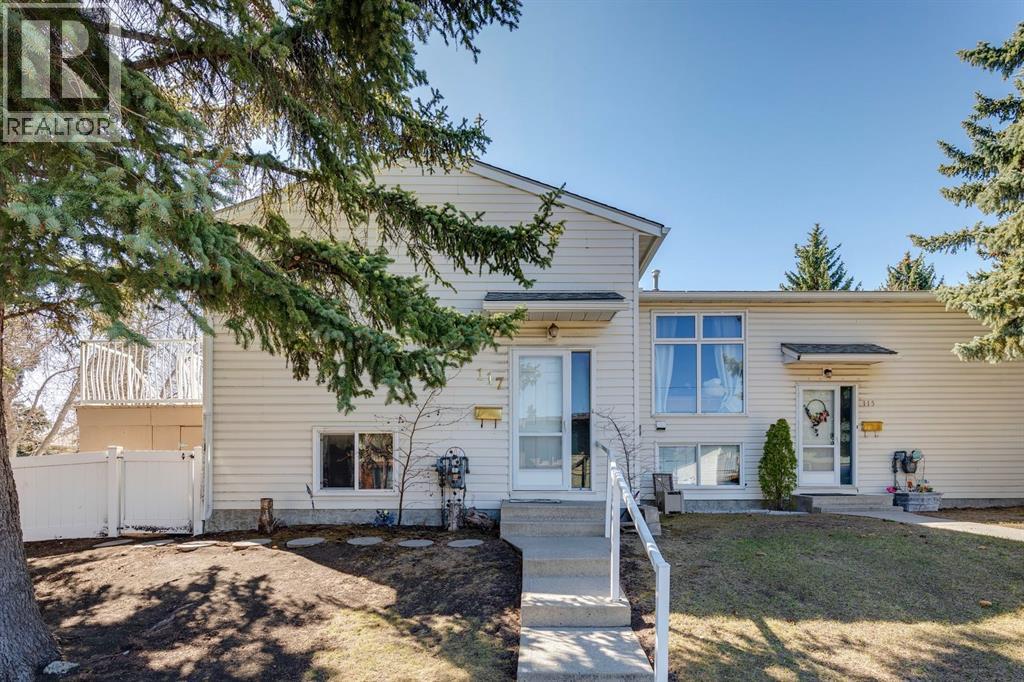 Row / Townhouse for Sale in 117 Sabrina Way SW|Calgary, Alberta t2w4j4 2