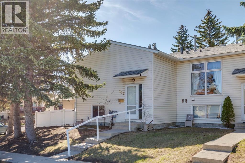 Row / Townhouse for Sale in 117 Sabrina Way SW|Calgary, Alberta t2w4j4