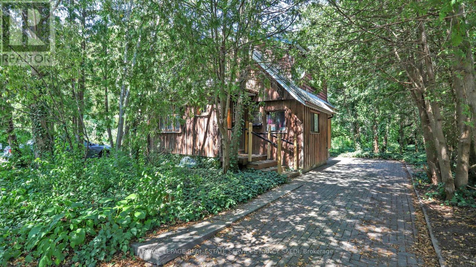 House – 92 HORSHAM AVENUE, Toronto – photo 2