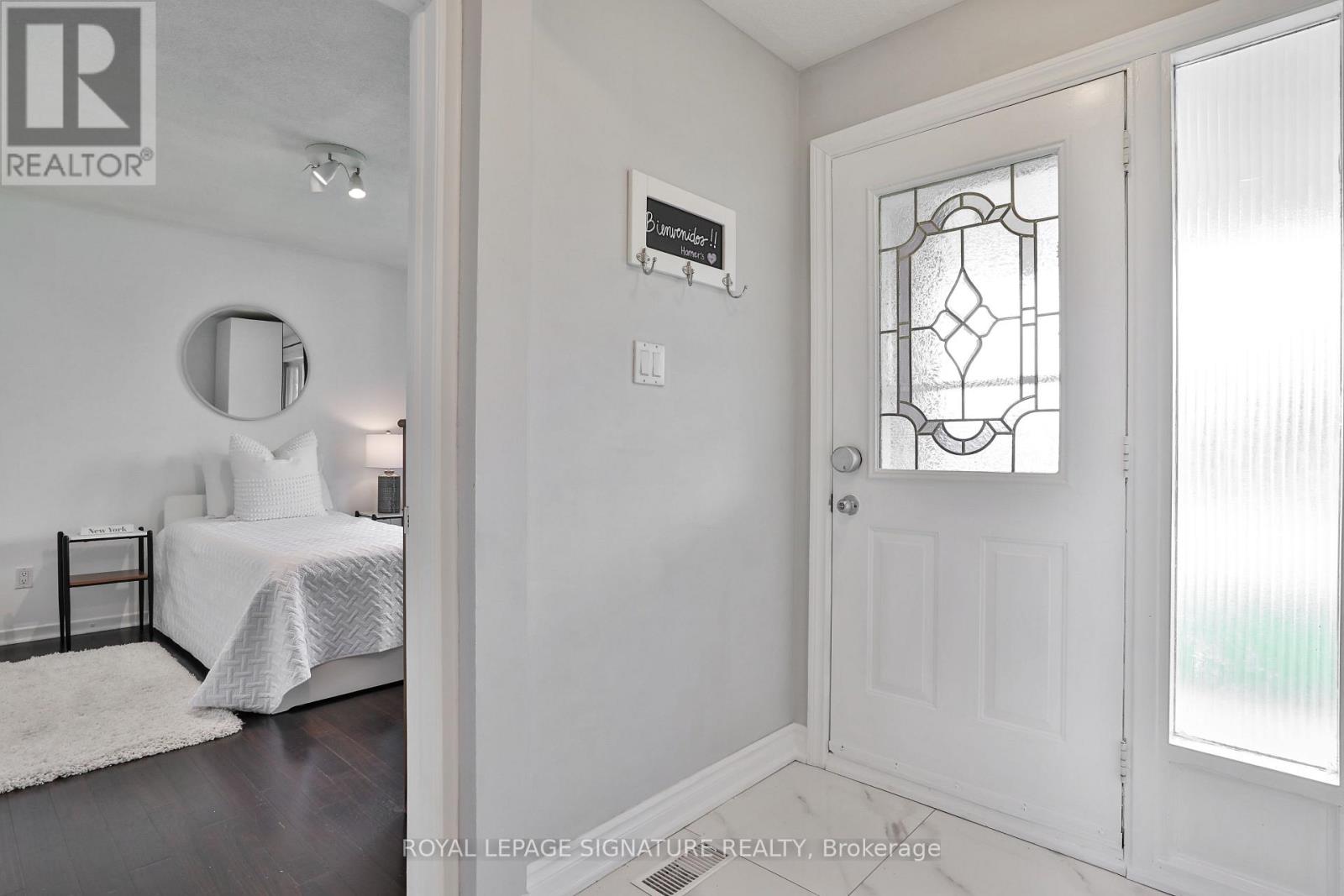 House – 92 PICOLA COURT, Toronto – photo 3