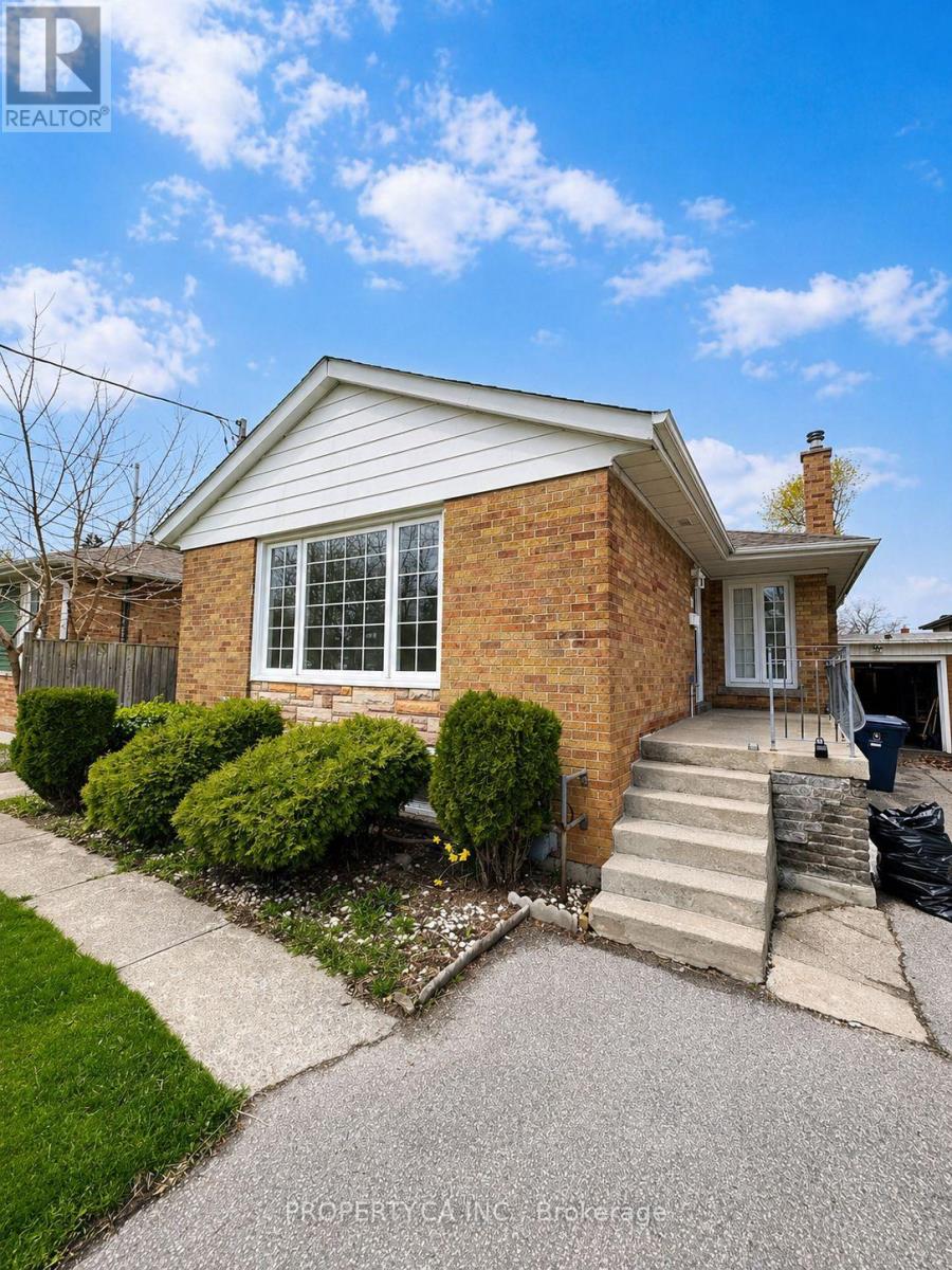 House – 34 WEXFORD BOULEVARD, Toronto