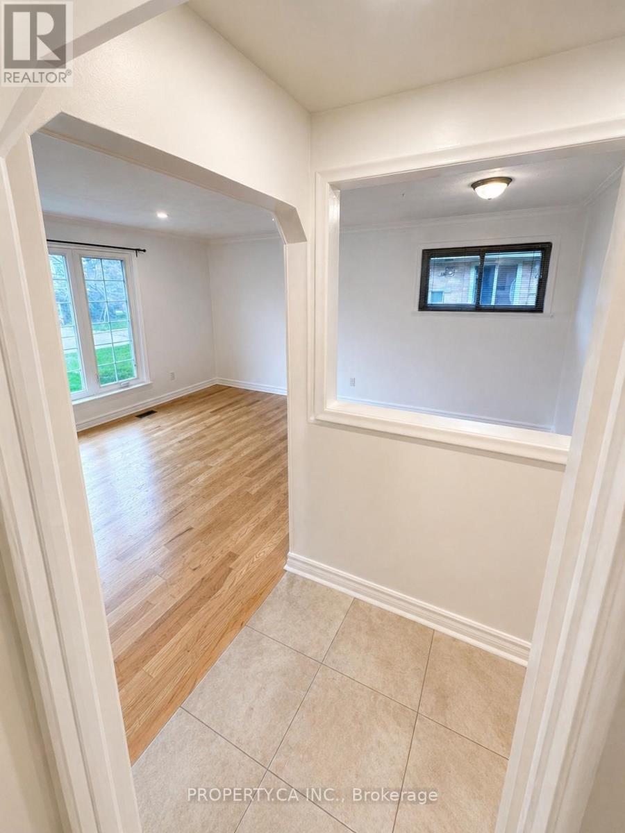 House – 34 WEXFORD BOULEVARD, Toronto – photo 2