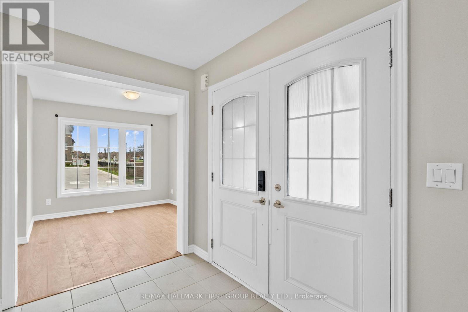 Row / Townhouse – 24 AMULET WAY, Whitby – photo 3