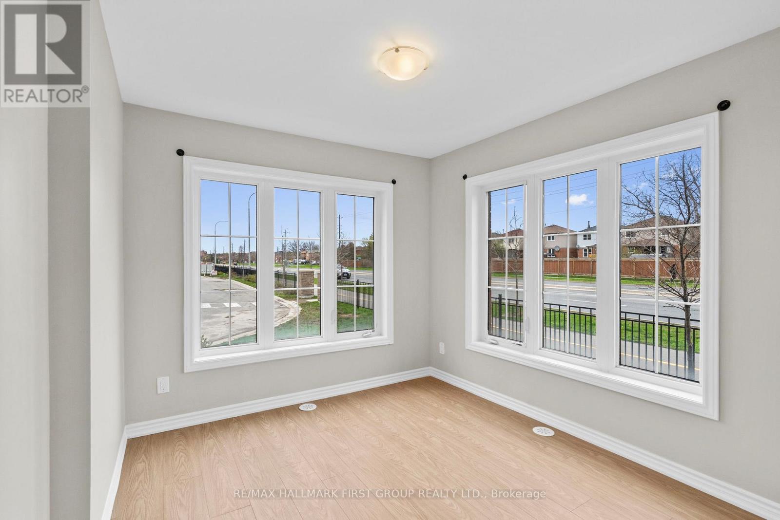 Row / Townhouse – 24 AMULET WAY, Whitby – photo 4